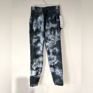 NWT LULULEMON WARM DOWN JOGGER TYEDYE SIZE 4